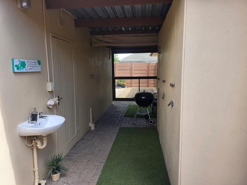To Let 7 Bedroom Property for Rent in Bonnie Brae Western Cape